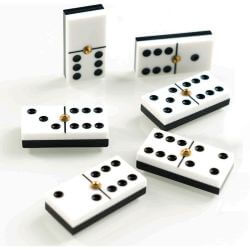 DOMINO COMPETICION EN CAJA DE MADERA · vista 2 · Play! Board Game Store